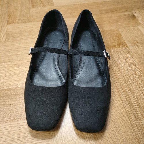 H&M black ballerinas with strap like new, size 42