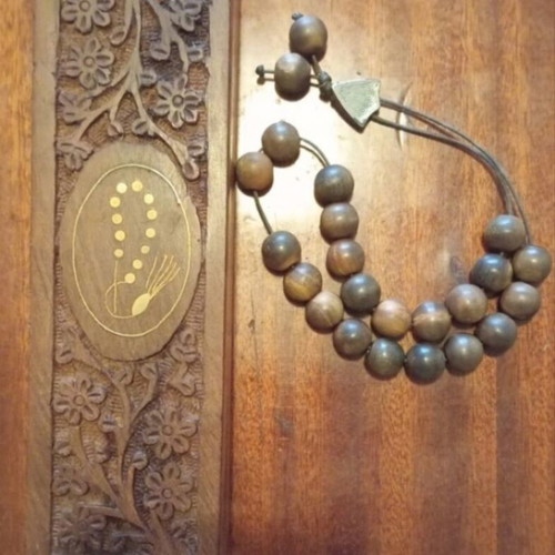 Collectible Sheesham Wood Worry Beads Set with Carved Box like new