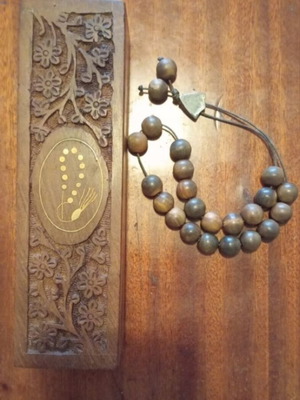 Collectible Sheesham Wood Worry Beads Set with Carved Box like new