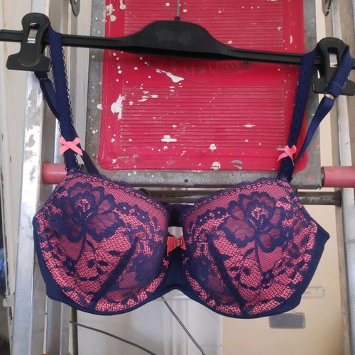 Hunkemöller bra EU 75C new pink and purple