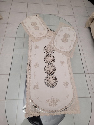 Set of 3 Semen Table Linens like new
