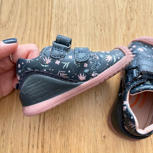 Biomecanics leather shoes with velcro, size 19, like new