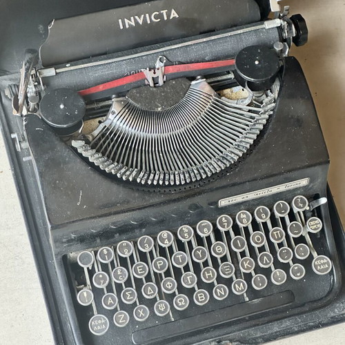 Invicta Torino 1938 typewriter used with Greek keyboard and case