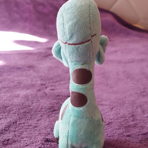 Small plush giraffe with suction cup, 17 cm