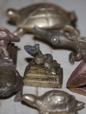 African metal precision scale weights, turtle 5.5x4 cm, 1980