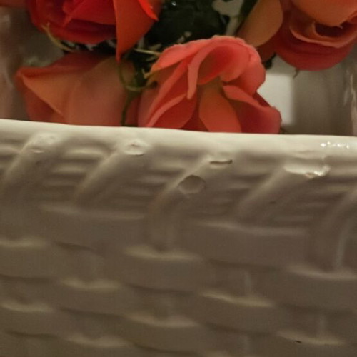 White porcelain kaspo with outer weave pattern like new