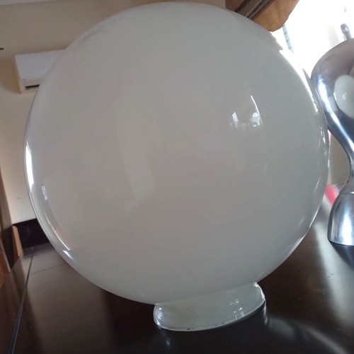 Uccello ceiling light in excellent condition, modern design