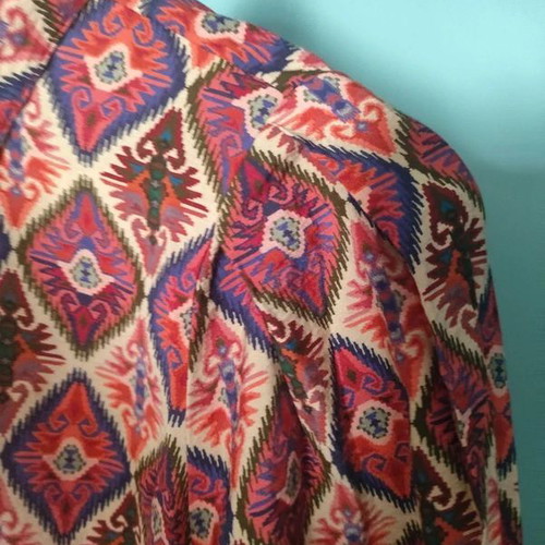 Geisha blouse size M like new, lightweight multicolor fabric