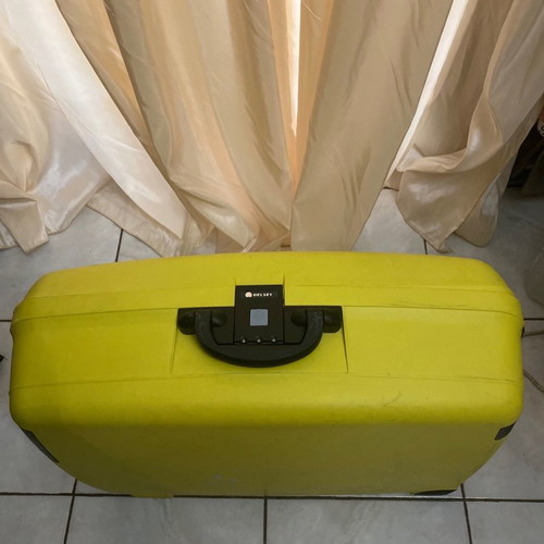 Delsey suitcase large used, dimensions 50x65x24