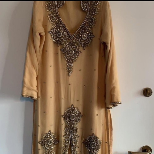 Dress beige medium new, evening wear
