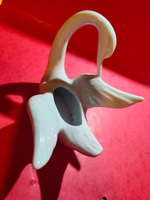 Porcelain decorative swan new with napkin holder