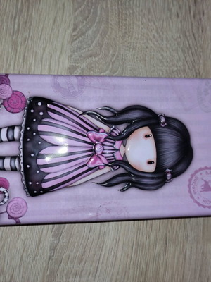Santoro collectible case like new, authentic