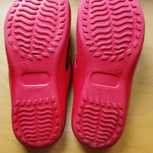 Red flip-flops like new, size 41