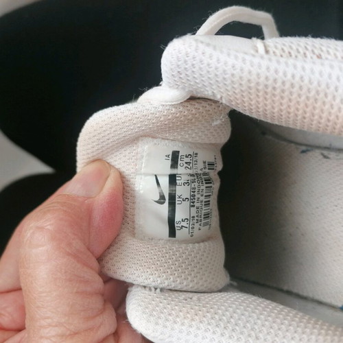 Nike leather athletic shoes used, white, size 38.5 for tennis