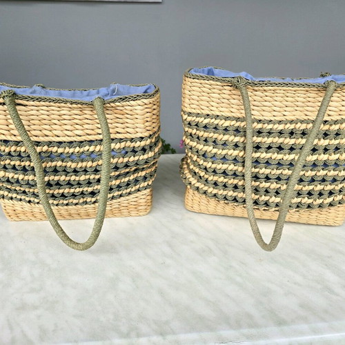 Straw shoulder bags like new, set of 2, beige and green