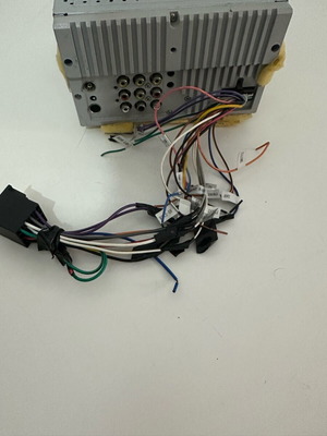 2DIN Car Audio System like new with Bluetooth, USB, camera input