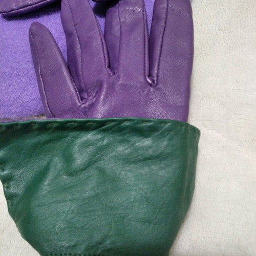 Leather gloves and wool hat like new, purple