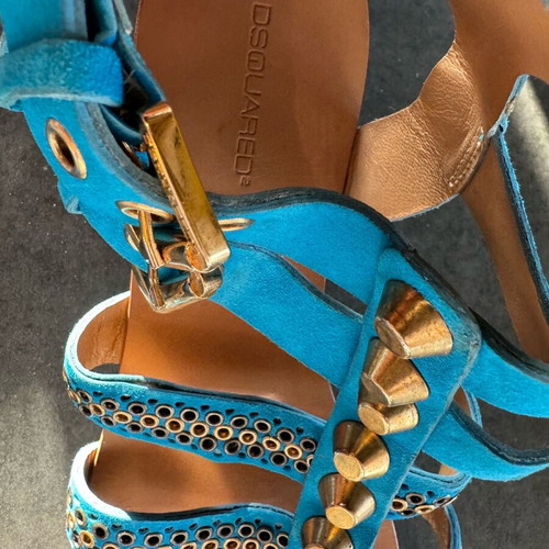 Dsquared2 suede sandals like new, blue