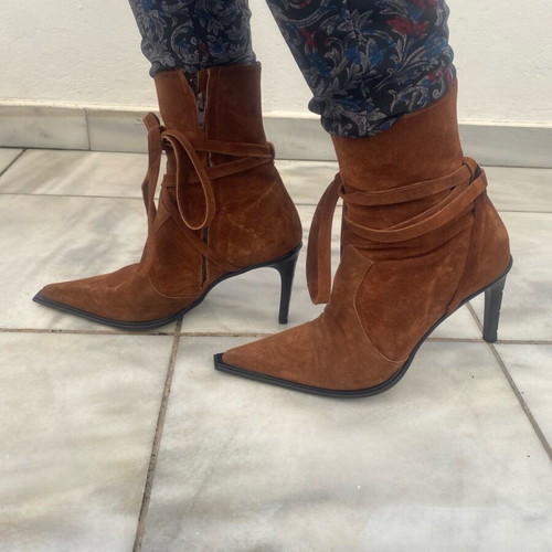 Suede brown mid-length boots like new, size 37