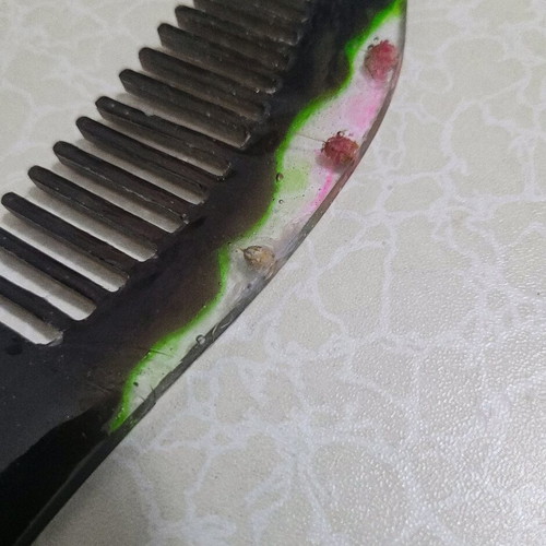 Resin comb like new