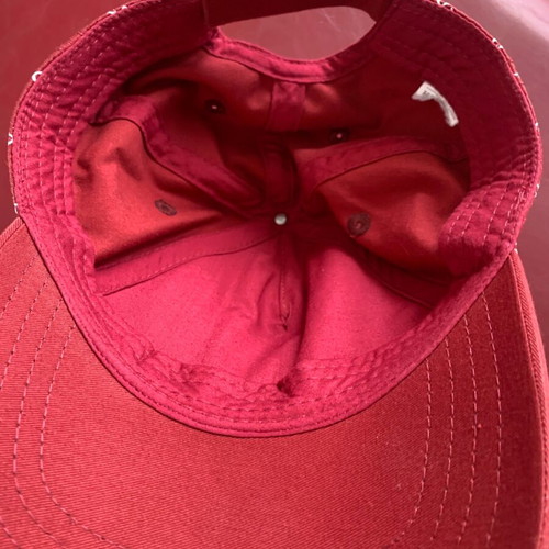 Guess hat like new, burgundy color, size S