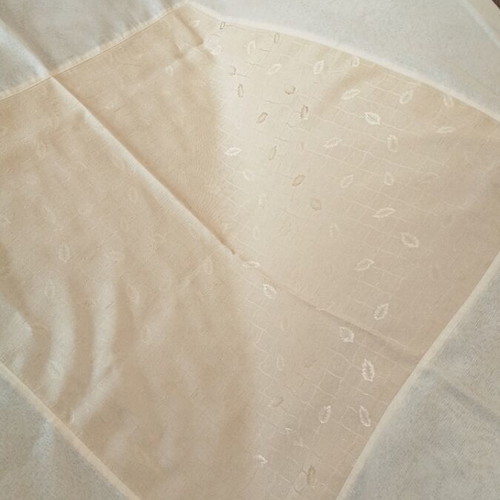 Table linen set with two smaller mats for table like new