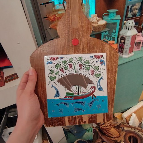 Decorative cutting board used with painted tile