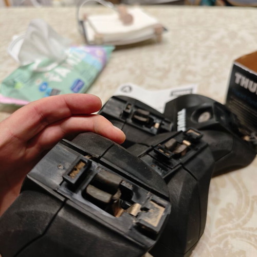 Thule 753 roof rack feet like new for Opel Corsa 2006 and other models