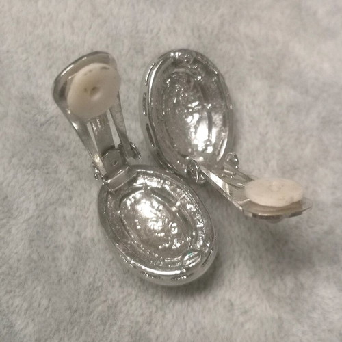 Vintage Faux Bijoux Clip Earrings silver like new