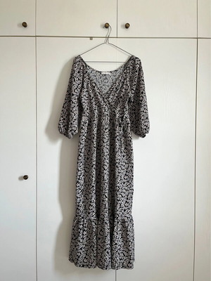 Mango summer dress long with v neck and 3/4 sleeves like new, size M