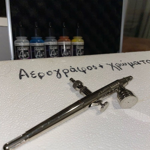 Airbrush with full equipment and 5 colors, new