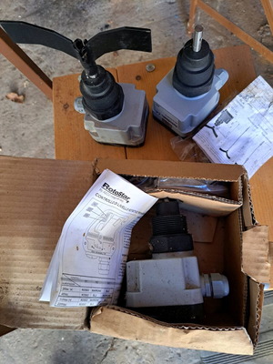 Level sensor with propeller AECO used, set of 3