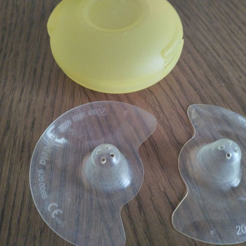 Medela medium nipple shields with case like new