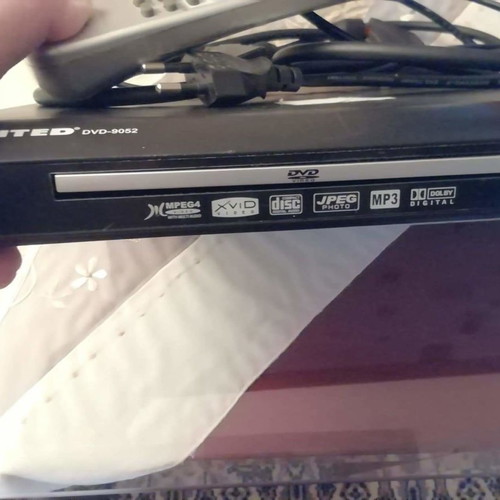 United DVD-9052 DVD player used in excellent condition