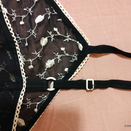 Blouse new with transparency and embroidery in black and white