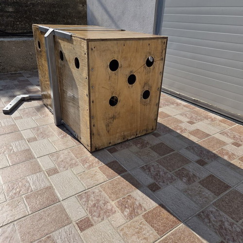 Wooden dog transport cage with tow hitch