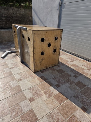 Wooden dog transport cage with tow hitch