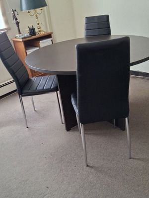 Dining set with round table and three black leather chairs like new