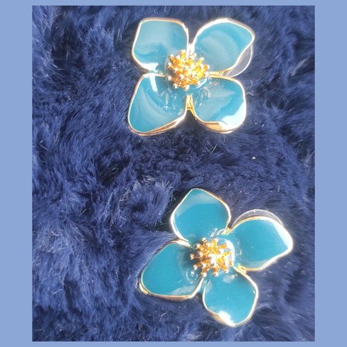 Flower stud earrings with petrol and gold enamel new