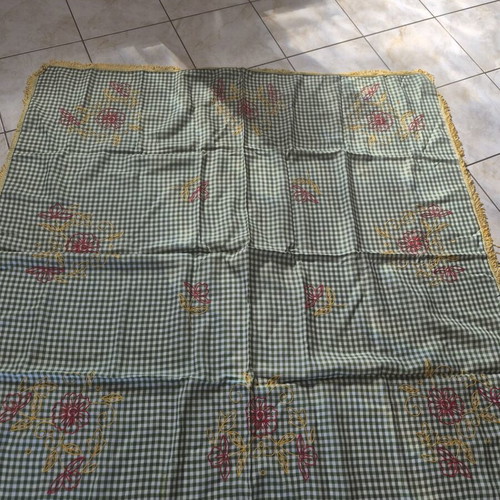 Vintage handmade table linens pack of 3 like new