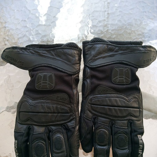 Motorcycle gloves like new, size small to medium