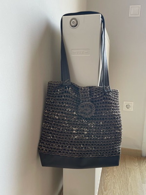 Knitted shoulder bag like new, olive-brown