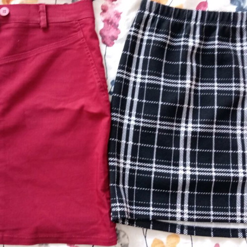 Mini skirts like new, size 152 XS, black and red