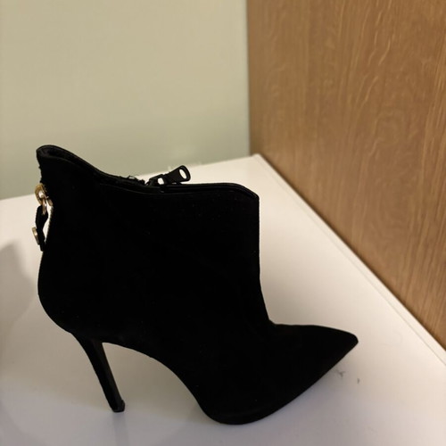 Mourtzi ankle boots size 38 like new, high heel, black