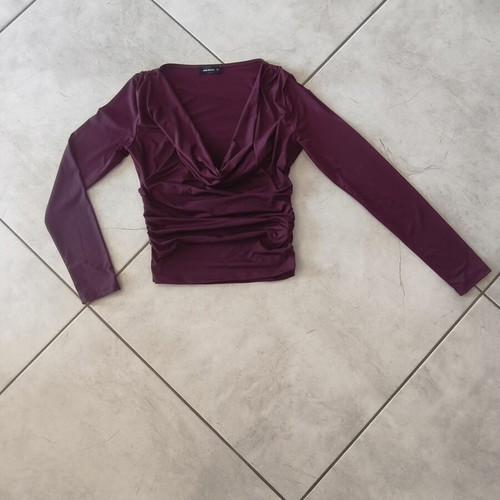 Pink Woman Bordeaux Top like new, draped front, long sleeves, size M