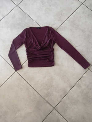 Pink Woman Bordeaux Top like new, draped front, long sleeves, size M