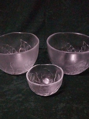 Kosta Boda Party Leaf bowl set like new, 3 pieces