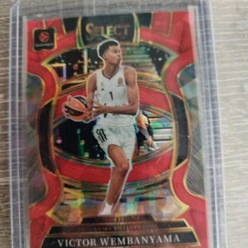 Select Victor Wembanyama basketball card