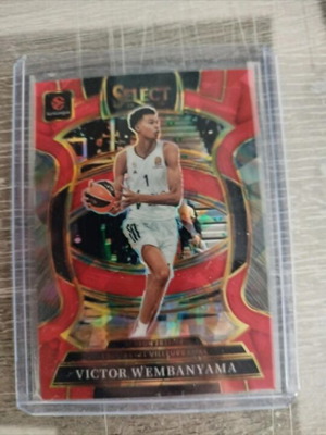 Select Victor Wembanyama basketball card