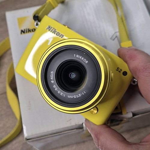 Nikon 1 S2 Mirrorless in rare yellow color like new, full kit